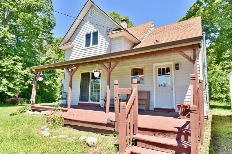 1603 NE Homestead Rd NE, Nelson, MN 56355