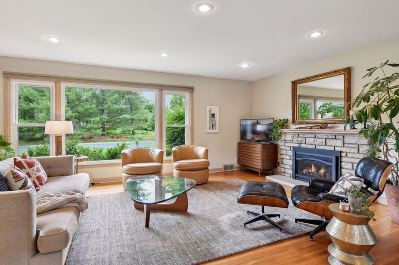 341 Burntside Dr, Minneapolis, MN 55422