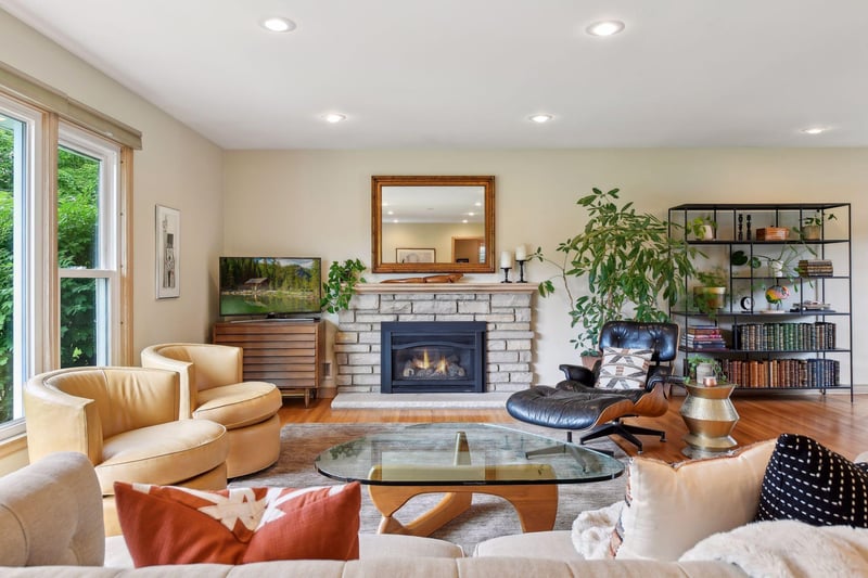 341 Burntside Dr, Minneapolis, MN 55422