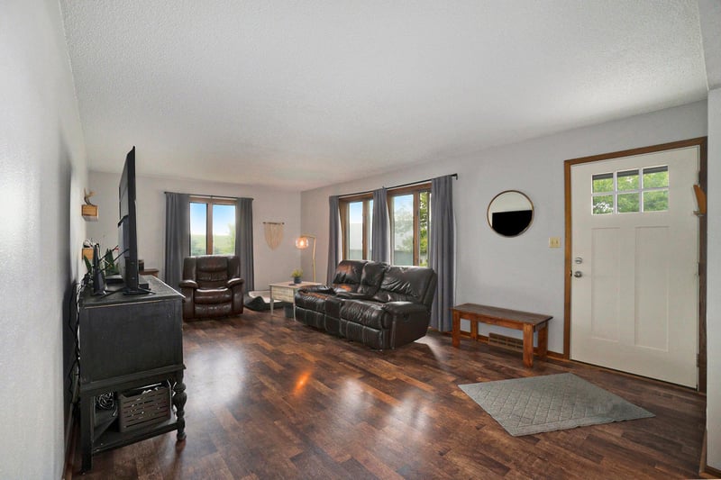 272 101st St, Beaver Creek, MN 56116