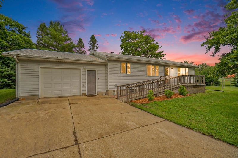 272 101st St, Beaver Creek, MN 56116