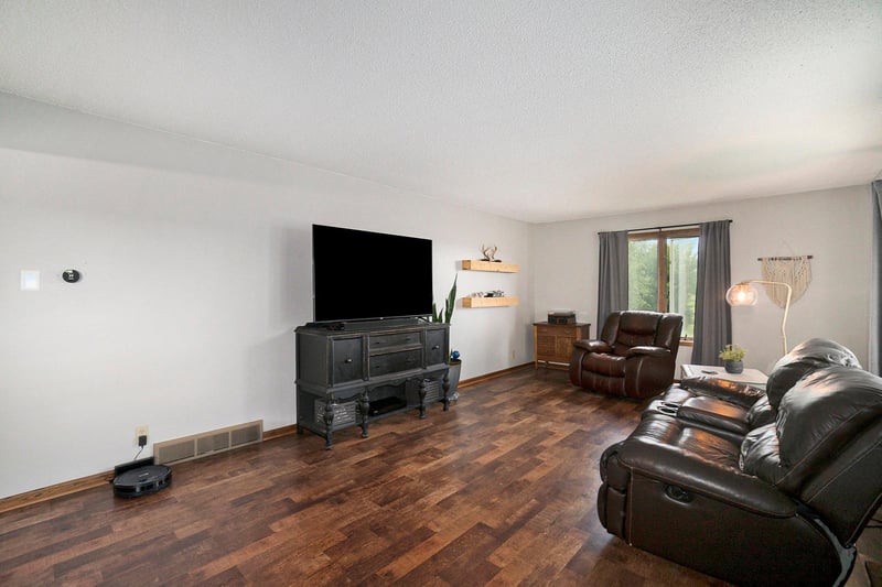 272 101st St, Beaver Creek, MN 56116