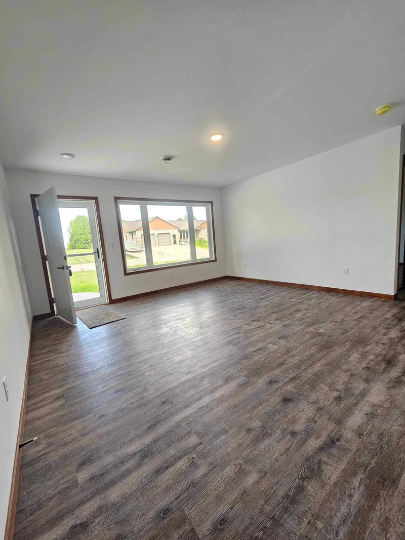 345 5th Ave SE #B, Harmony, MN 55939