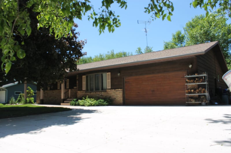 613 Lake Ave E, Fulda, MN 56131