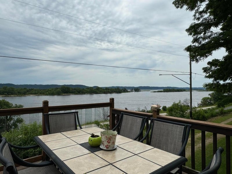 605 N 2nd St, Brownsville, MN 55919