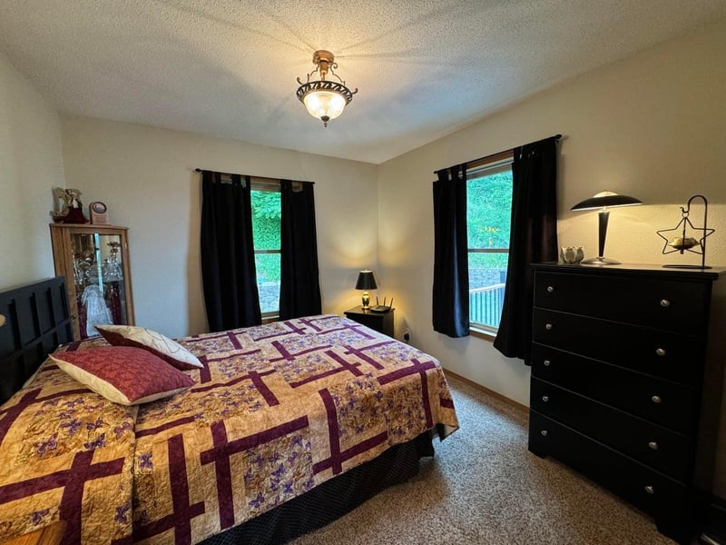605 N 2nd St, Brownsville, MN 55919