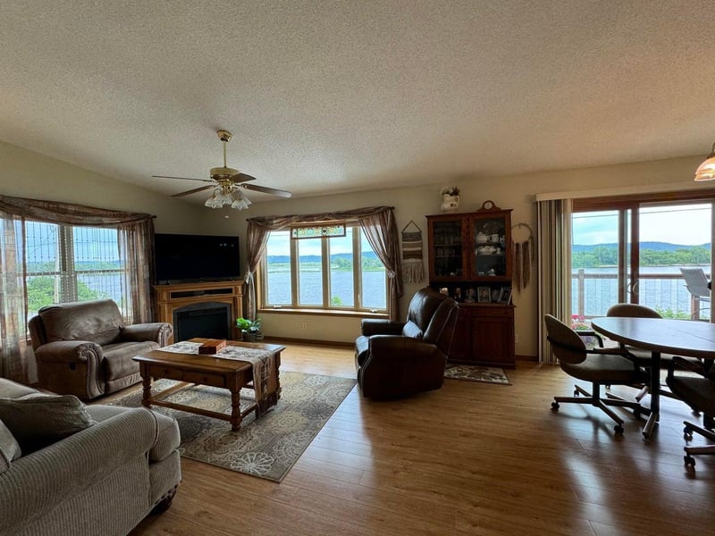 605 N 2nd St, Brownsville, MN 55919
