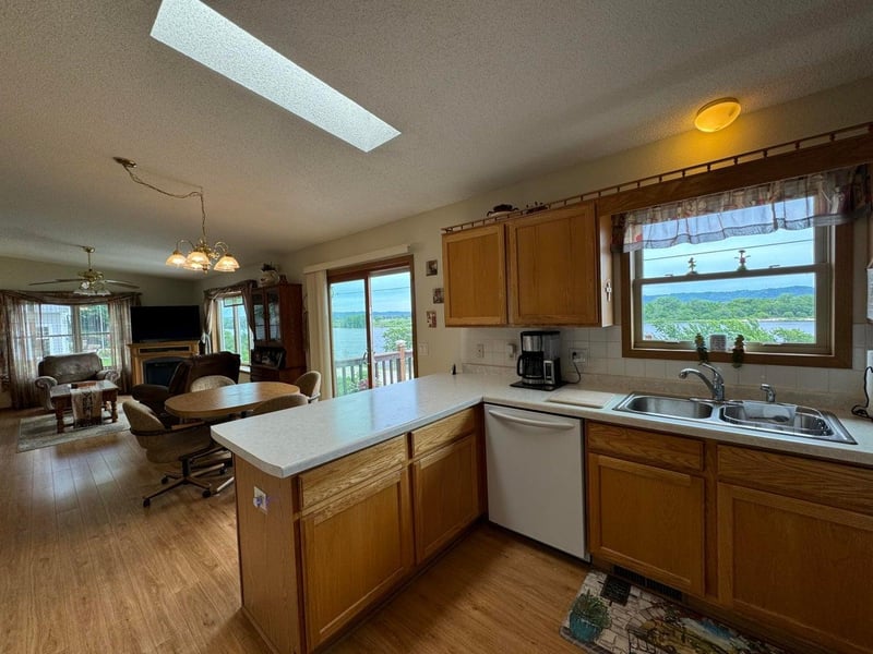 605 N 2nd St, Brownsville, MN 55919