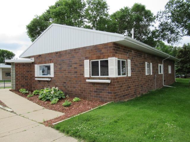 102 S Oak St, Wanda, MN 56294
