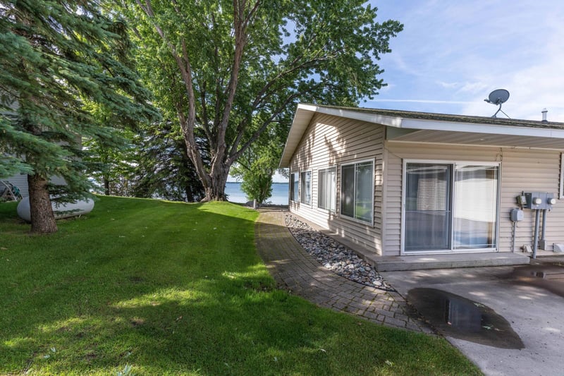 38582 N Shore Dr, Battle Lake, MN 56515