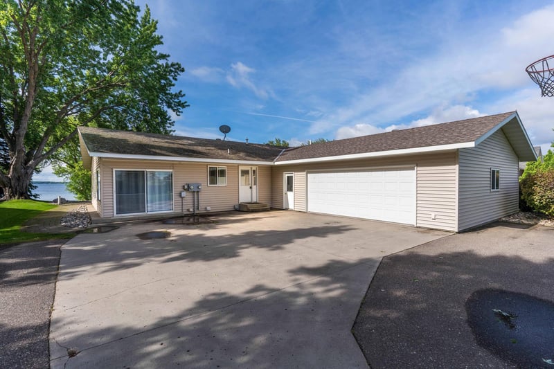 38582 N Shore Dr, Battle Lake, MN 56515