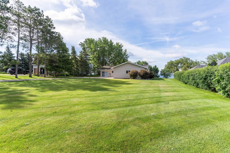 38582 N Shore Dr, Battle Lake, MN 56515