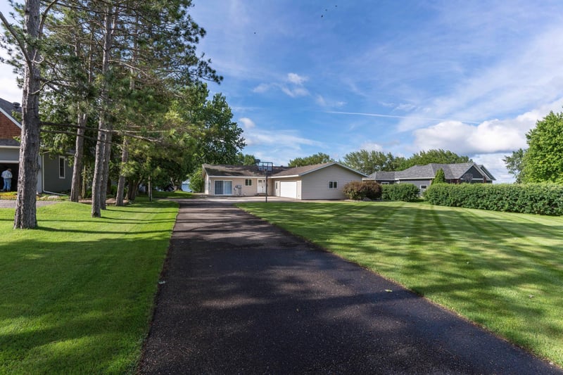 38582 N Shore Dr, Battle Lake, MN 56515