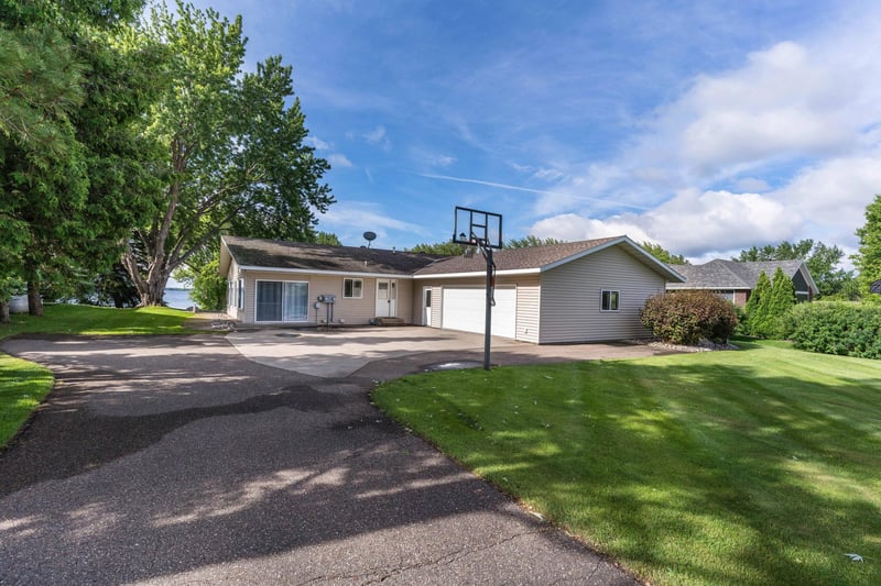 38582 N Shore Dr, Battle Lake, MN 56515