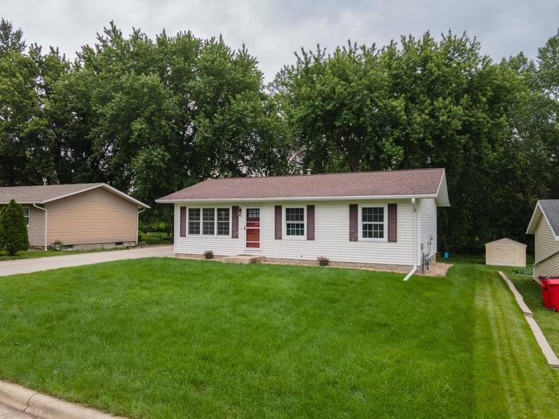 910 NW Walnut St, Mantorville, MN 55955