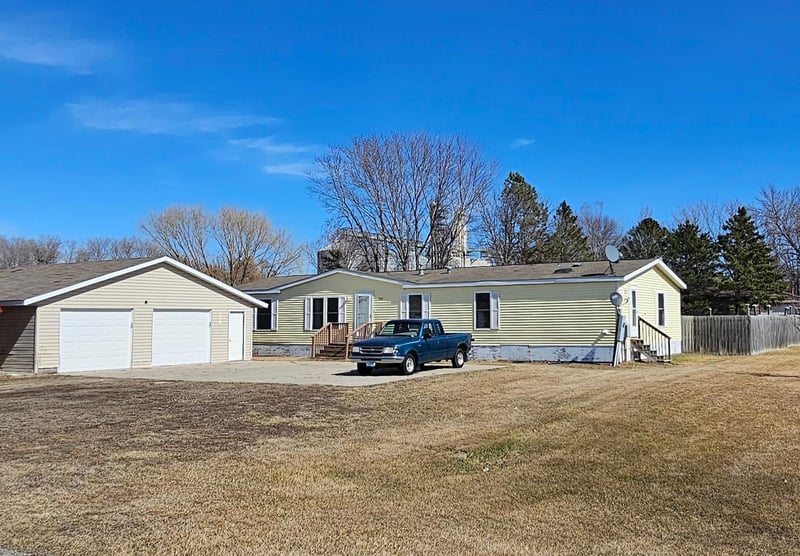 202 Henriksen St, Alberta, MN 56207