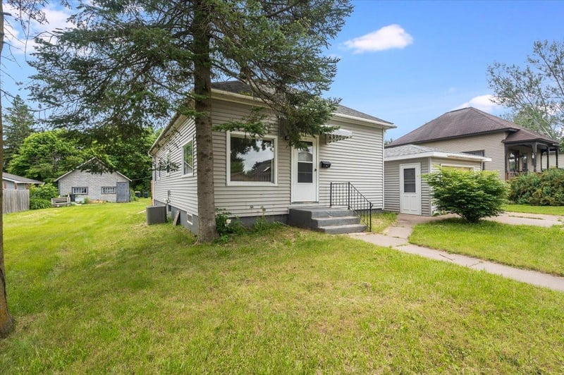412 5th Ave E, Ashland, WI 54806