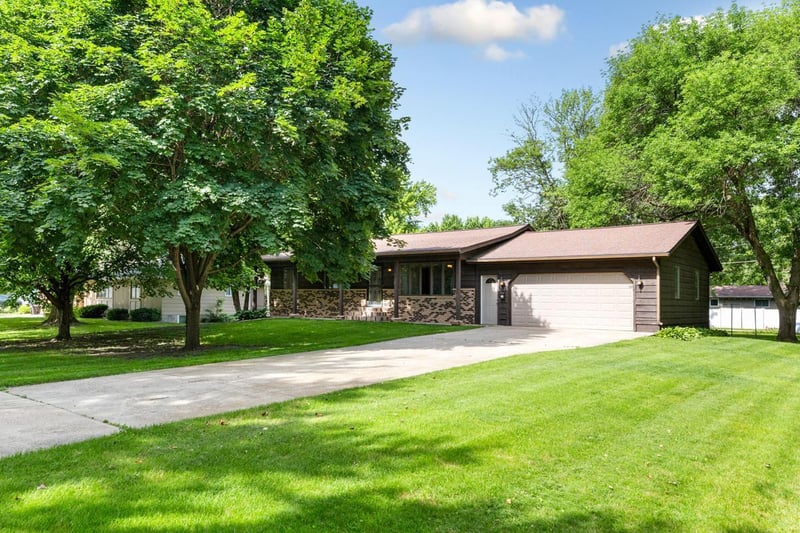 402 2nd Ave, Pemberton, MN 56078