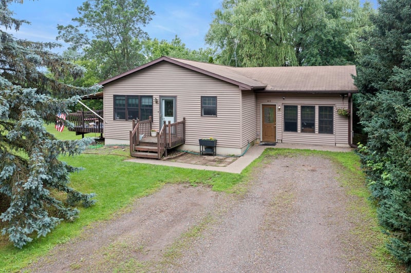 401 Pershing St, Clayton, WI 54004