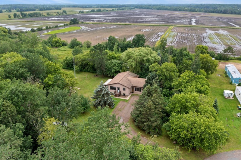 401 Pershing St, Clayton, WI 54004