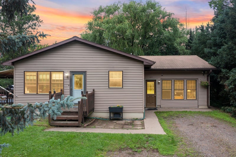 401 Pershing St, Clayton, WI 54004