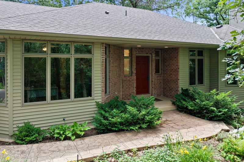 8399 Claymore Ct, Inver Grove Heights, MN 55076