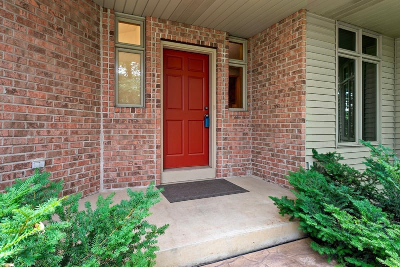 8399 Claymore Ct, Inver Grove Heights, MN 55076