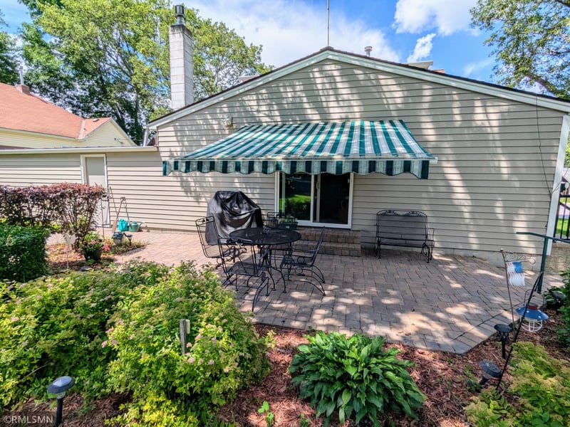 211 Cherry Ave, Bird Island, MN 55310