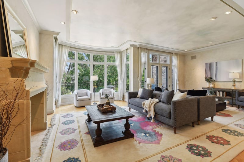 114 Groveland Ter, Minneapolis, MN 55403