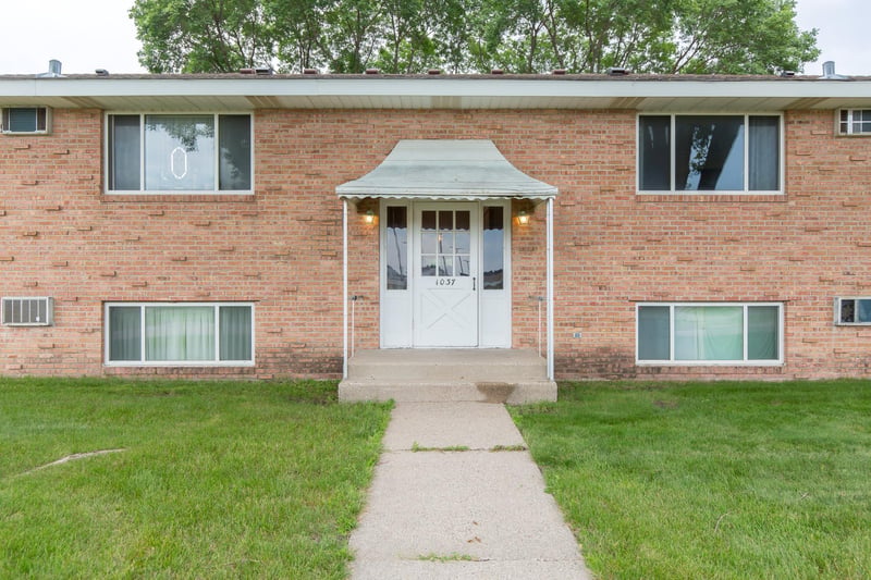 1037 Spencer St S, Shakopee, MN 55379