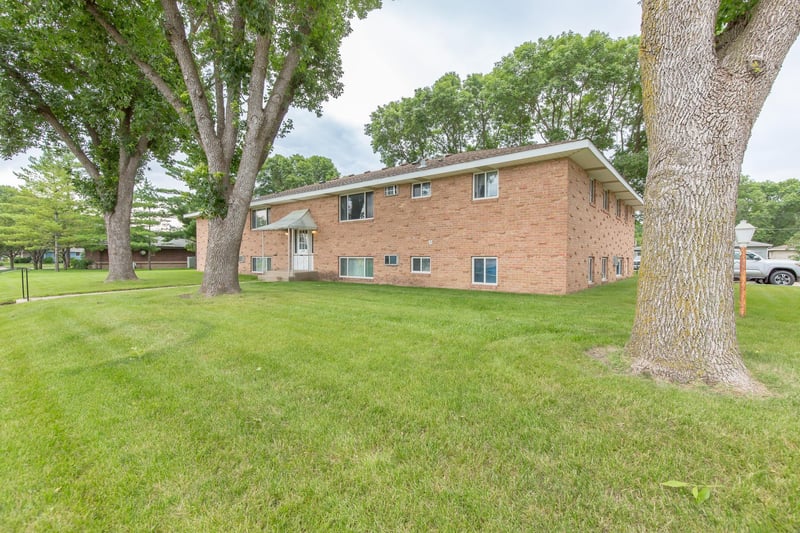 1037 Spencer St S, Shakopee, MN 55379