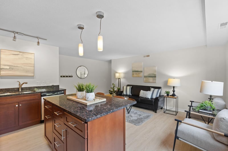 5412 France Ave S #102, Edina, MN 55410