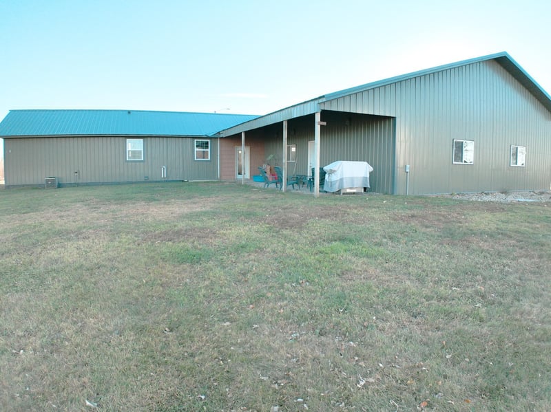 92 Front St NW, Sunburg, MN 56289