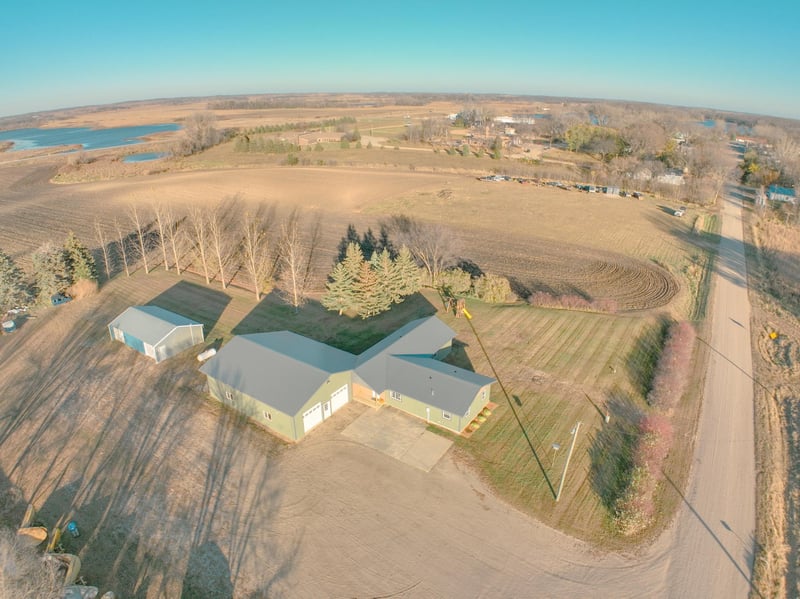 92 Front St NW, Sunburg, MN 56289