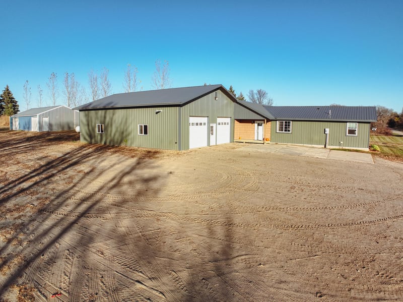 92 Front St NW, Sunburg, MN 56289