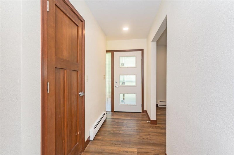 2 Windsor St, Superior, WI 54880