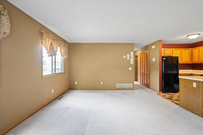 8418 S Pond Trl, Champlin, MN 55316