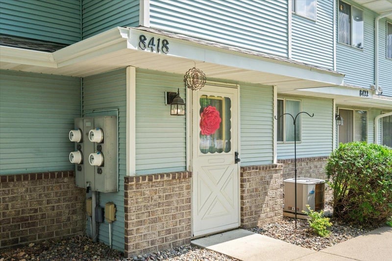 8418 S Pond Trl, Champlin, MN 55316