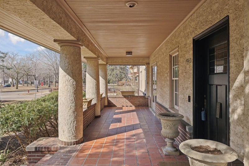 1943 Summit Ave, Saint Paul, MN 55105