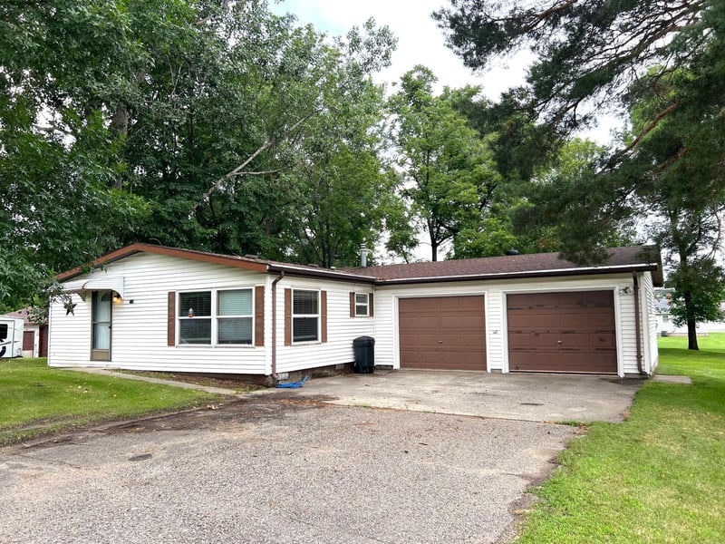 519 Grove St, Erhard, MN 56534