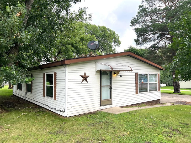 519 Grove St, Erhard, MN 56534