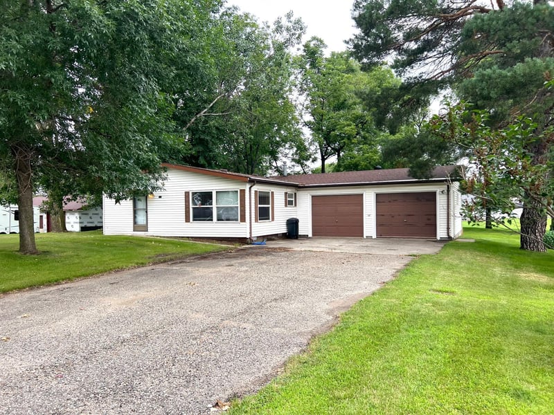 519 Grove St, Erhard, MN 56534