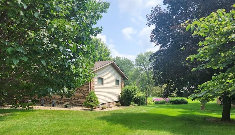 306 Golf Course Rd, Mountain Lake, MN 56159