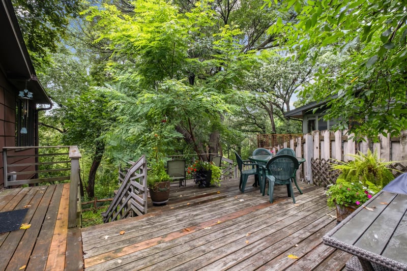 2535 Vale Crest Rd, Minneapolis, MN 55422