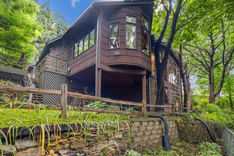 2535 Vale Crest Rd, Minneapolis, MN 55422