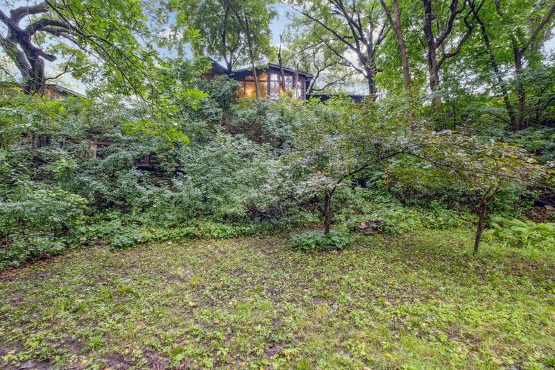 2535 Vale Crest Rd, Minneapolis, MN 55422