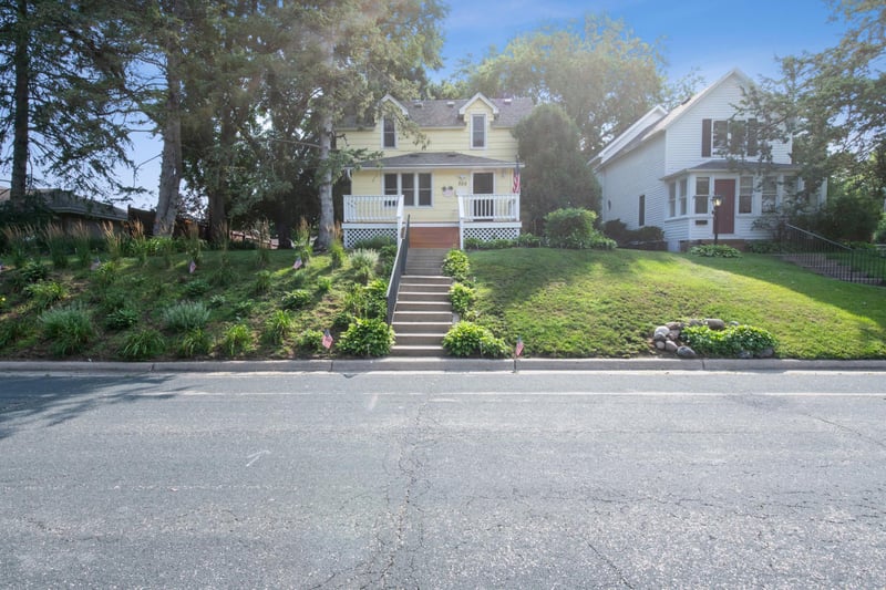 305 Jefferson Ave S, Edina, MN 55343
