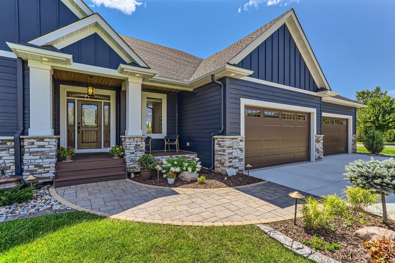 1779 River Shore Dr, Hastings, MN 55033