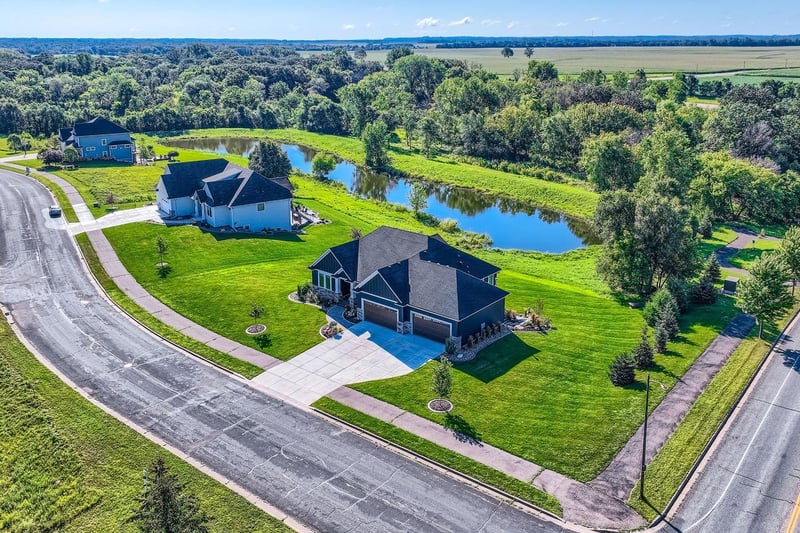 1779 River Shore Dr, Hastings, MN 55033