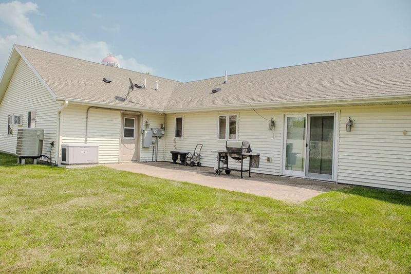 303 W 2nd Ave S, Chokio, MN 56221